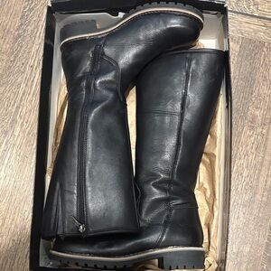 Stylish Black Leather Winter Boots for Women